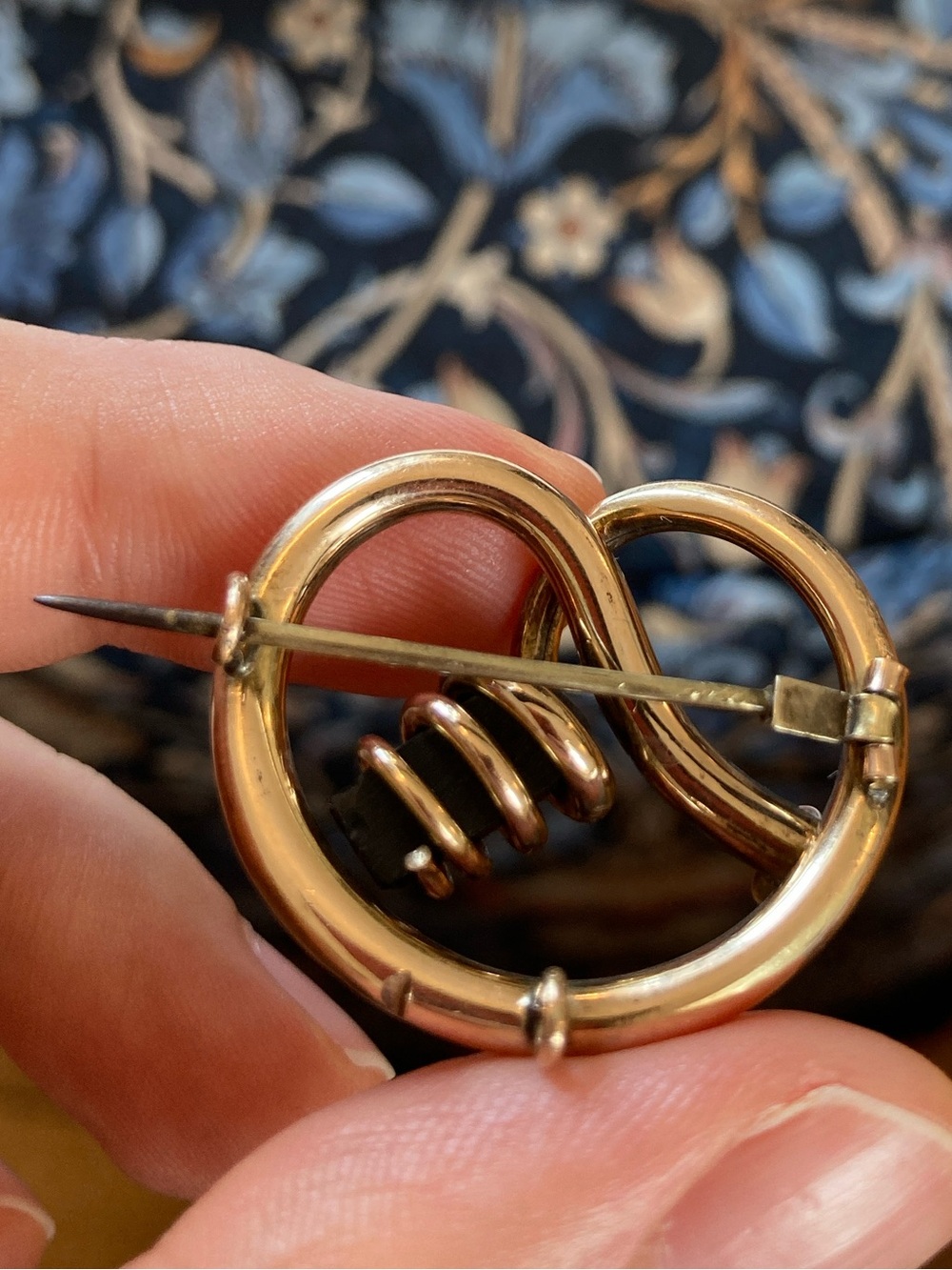 Antique Victorian Love Knot Mourning Brooch w/Onxy or Jet - Picture 7 of 12